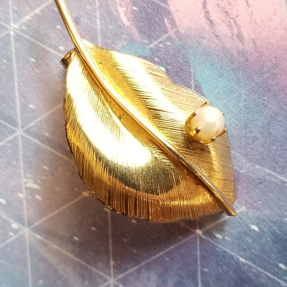 Vintage brooch real pearl leaf brooch pin gold tone broach nature mermaid